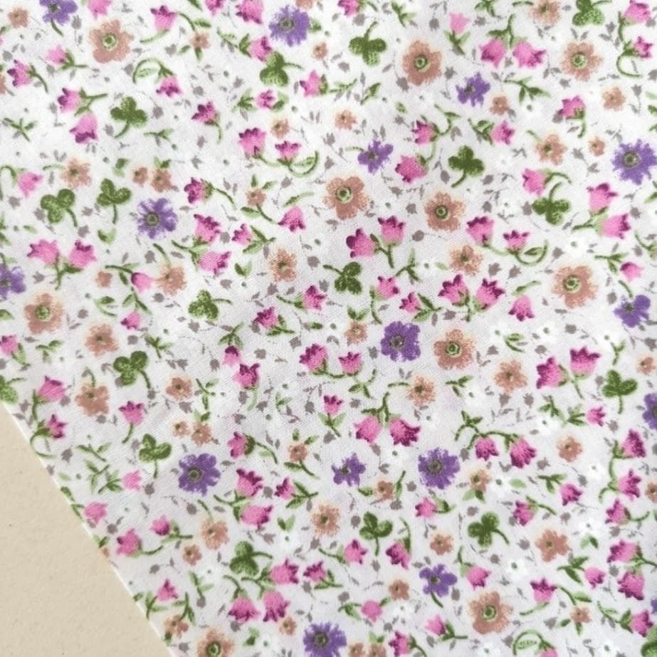 Minik Çiçekler poplin kumaş krem