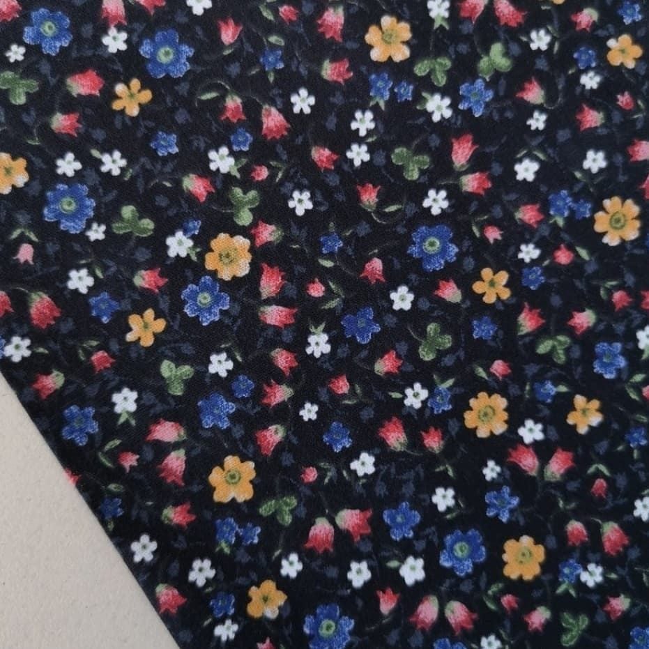 Minik Çiçekler poplin kumaş siyah