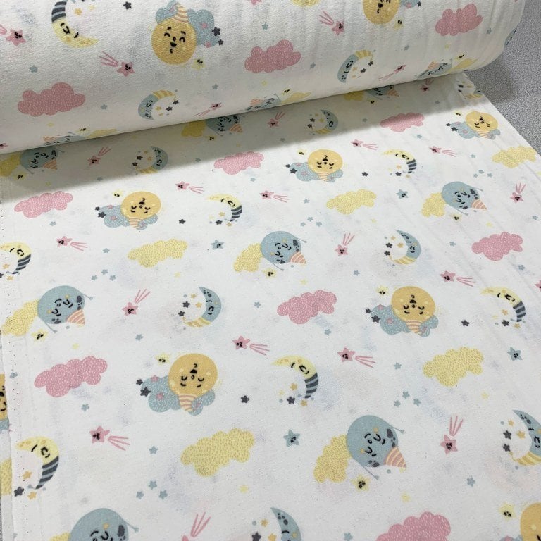 Uyuyan bulut ve aylar pazen kumaş sarı