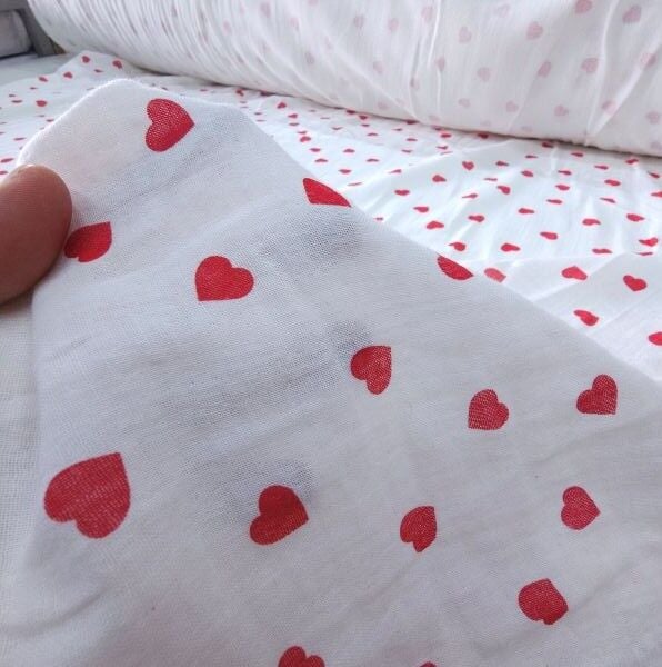 Çift Katlı Müslin Kumaş Kırmızı Kalpler