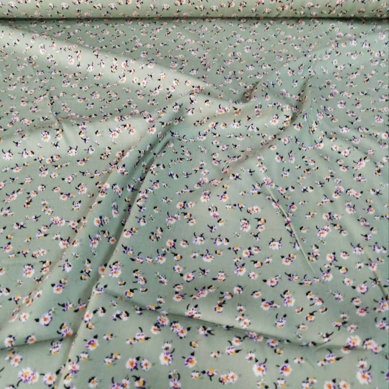 Uçuşan Çiçekler Viskon Kumaş yeşil