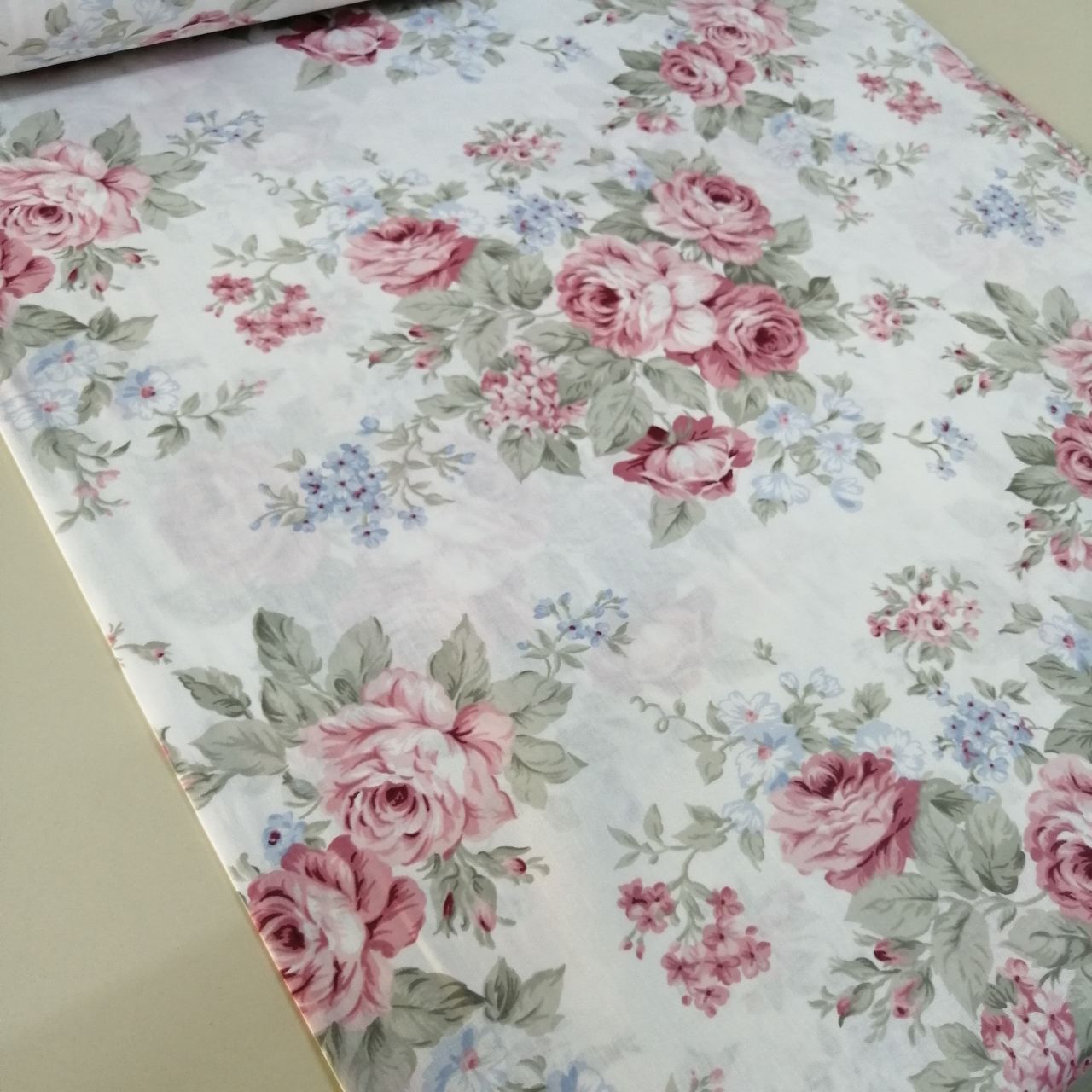 Soft Güller Poplin Kumaş kırmızı