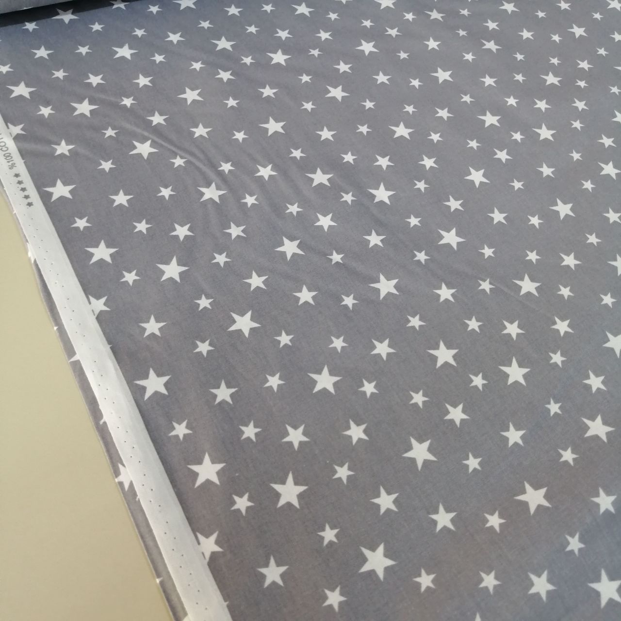 Yıldızlar Koyu Zemin gri