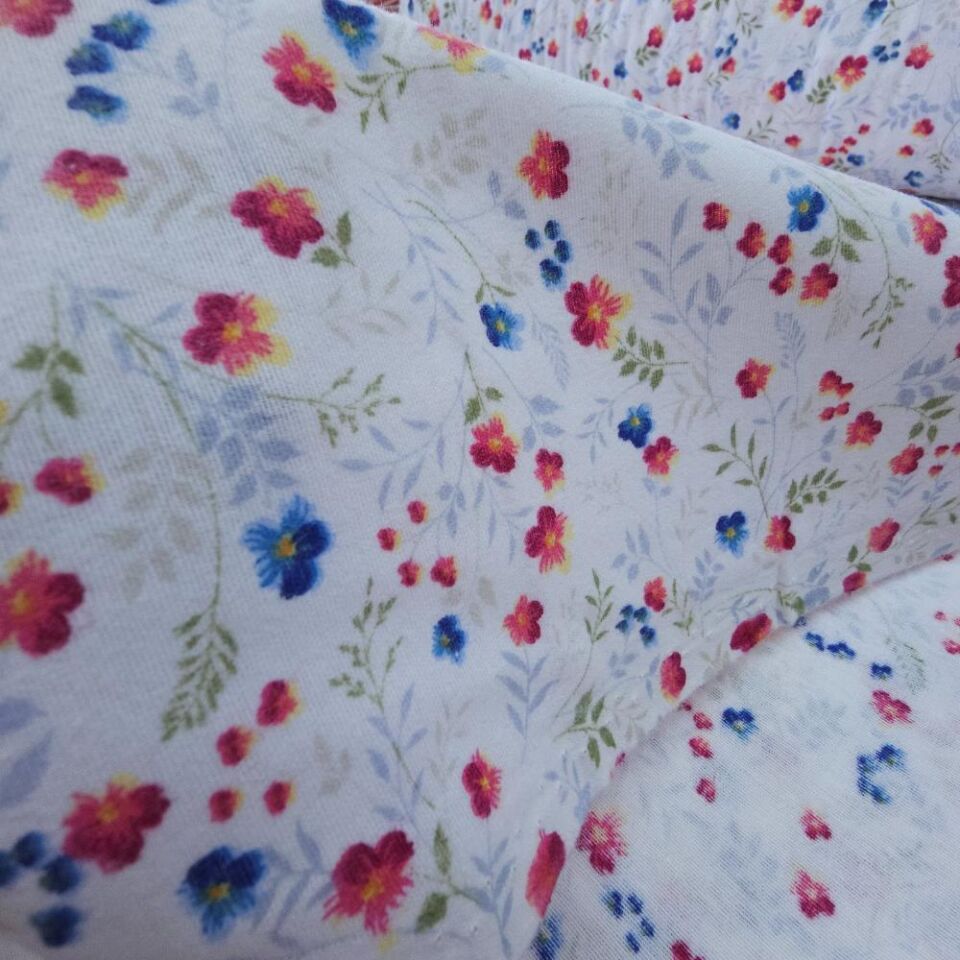 Çıtır Çiçekler Pazen Kumaş kırmızı