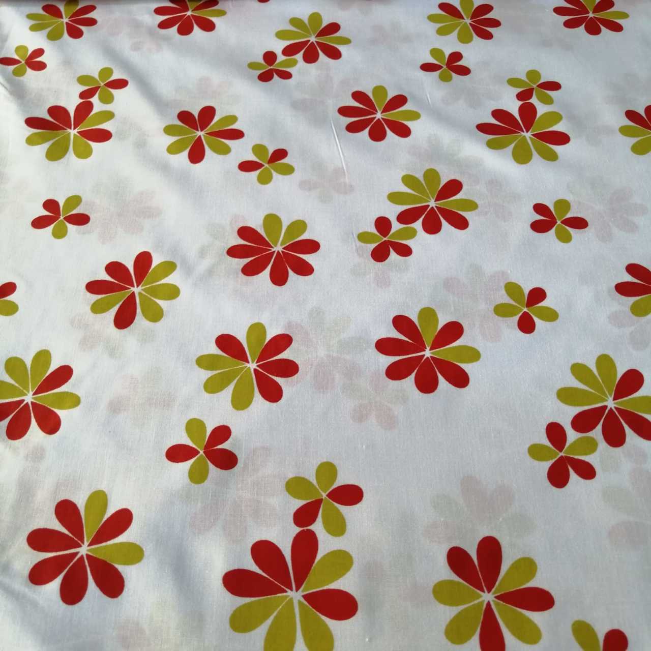 Papatyalar Poplin Kumaş kırmızı