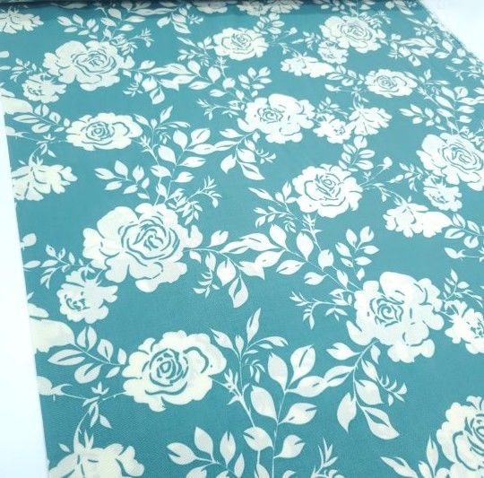 Krem Güller Viskon Kumaş yeşil