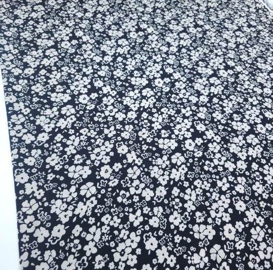 Faded Flowers Viskon Kumaş siyah
