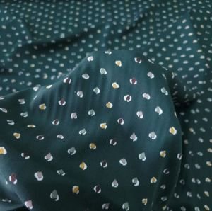 Renkli Puantiye Viskon Kumaş yeşil