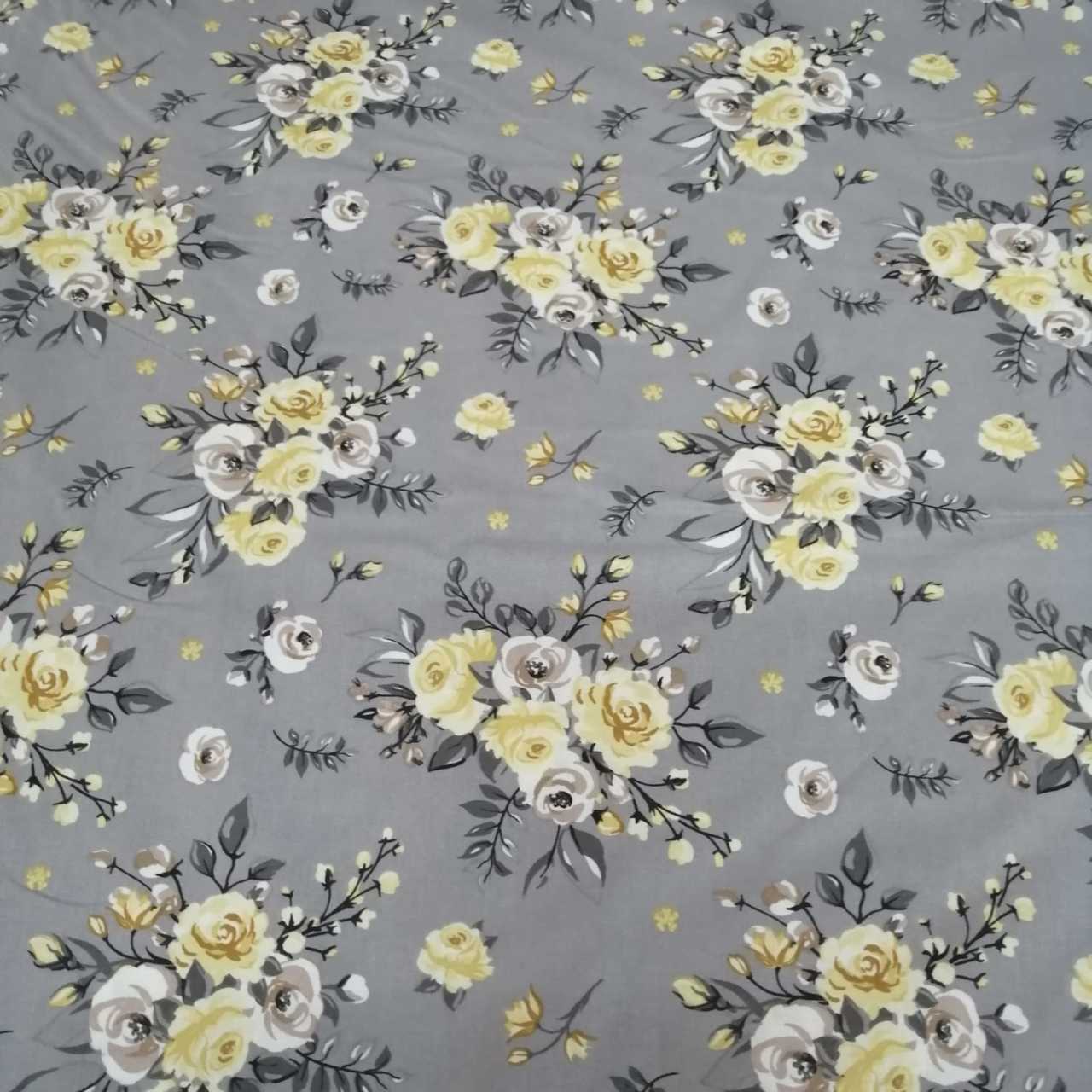 Gri Zemin Üstüne Çiçekler sarı
