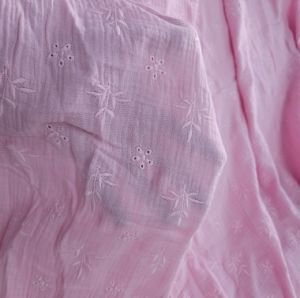 Pembe Nakışlı Çift Katlı Müslin Kumaş