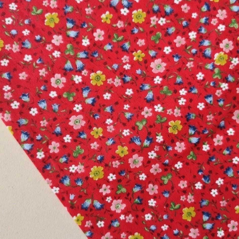 Minik Çiçekler Poplin Kumaş Kırmızı