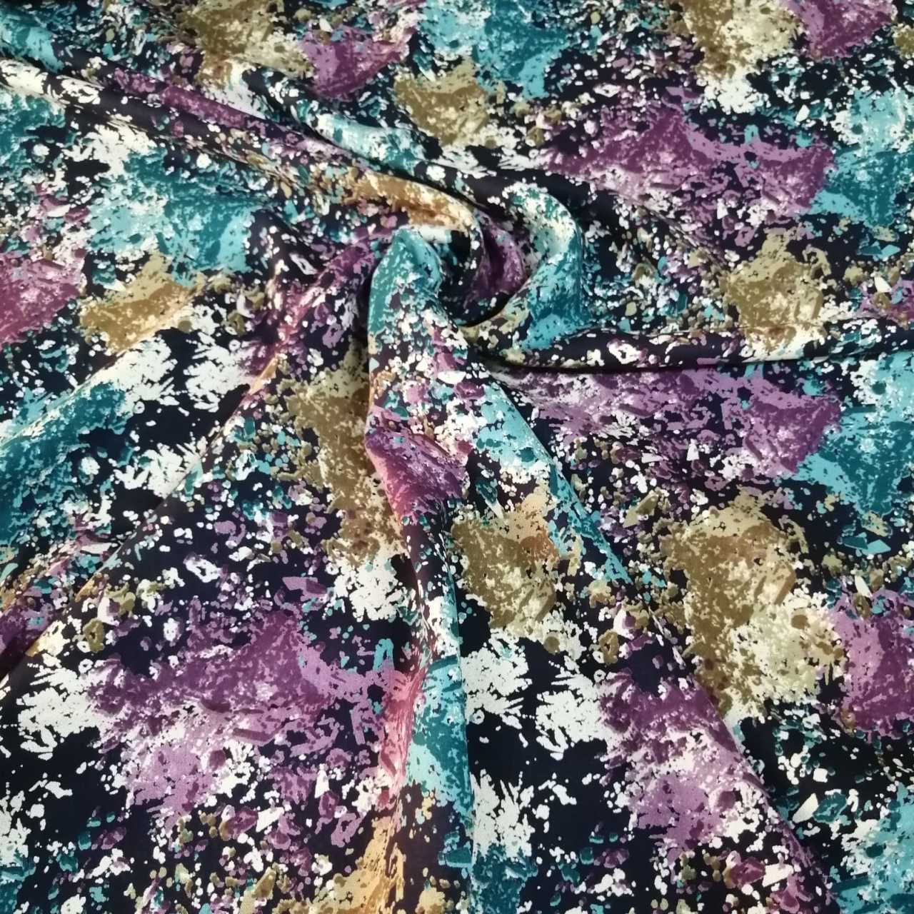 Batik Desen Mor Viskon Kumaş