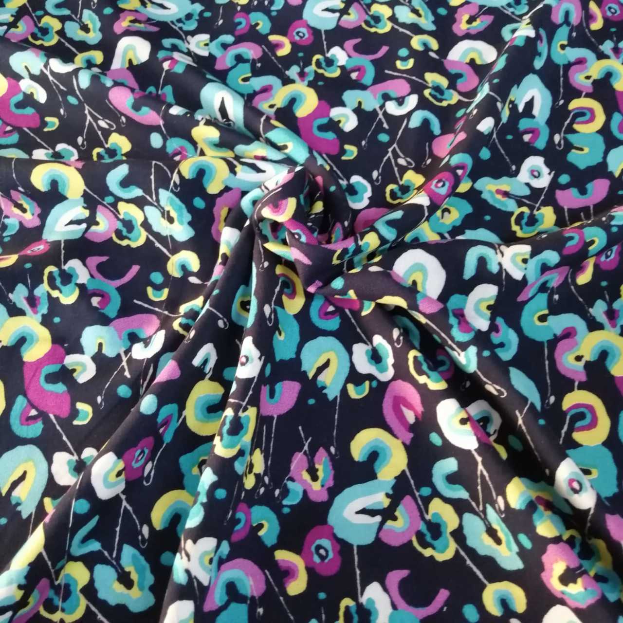 Silik Çiçekler Mint Viskon Kumaş