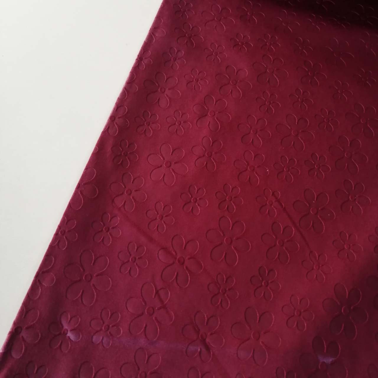 Bordo Gofre Masa Örtüsü